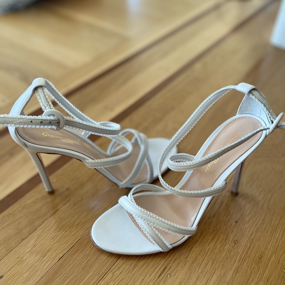 Gianvito Rossi Dafne Nappa White Lace and leather Strappy Heels in size 38 1/2
